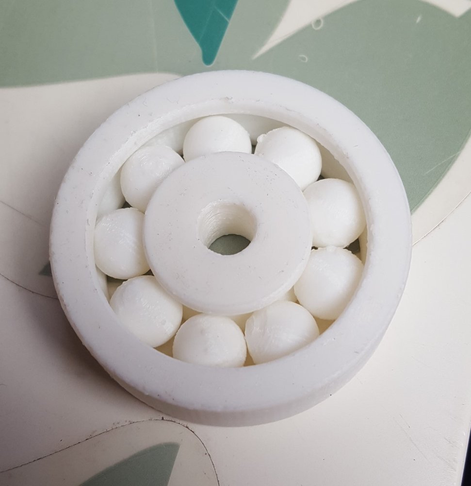 Et là c'est un roulement à billes qui est dispo sur thingiverse !