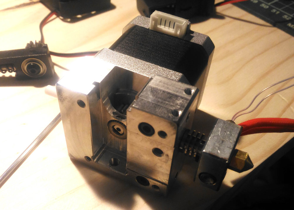 P_20161010_160726.jpg (426.22 Kio) Consulté 37200 fois bloc extruder