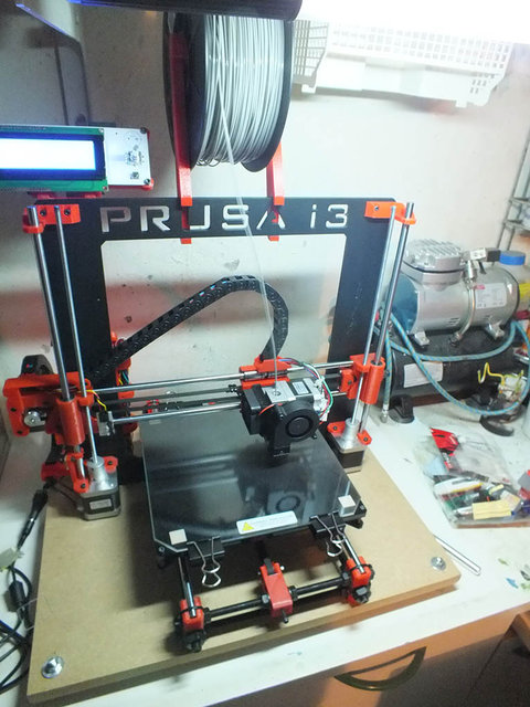 eric hephestos lite.jpg (149.58 Kio) Consulté 13430 fois l'imprimante prête pour sa première impression