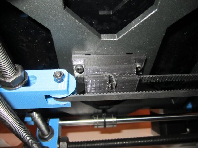 IMG_4257.JPG (351.48 Kio) Consulté 13014 fois support courroie Y